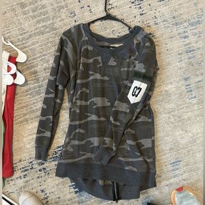 Long camo top. Nice brand. Size M but longer (good to wear with leggings)